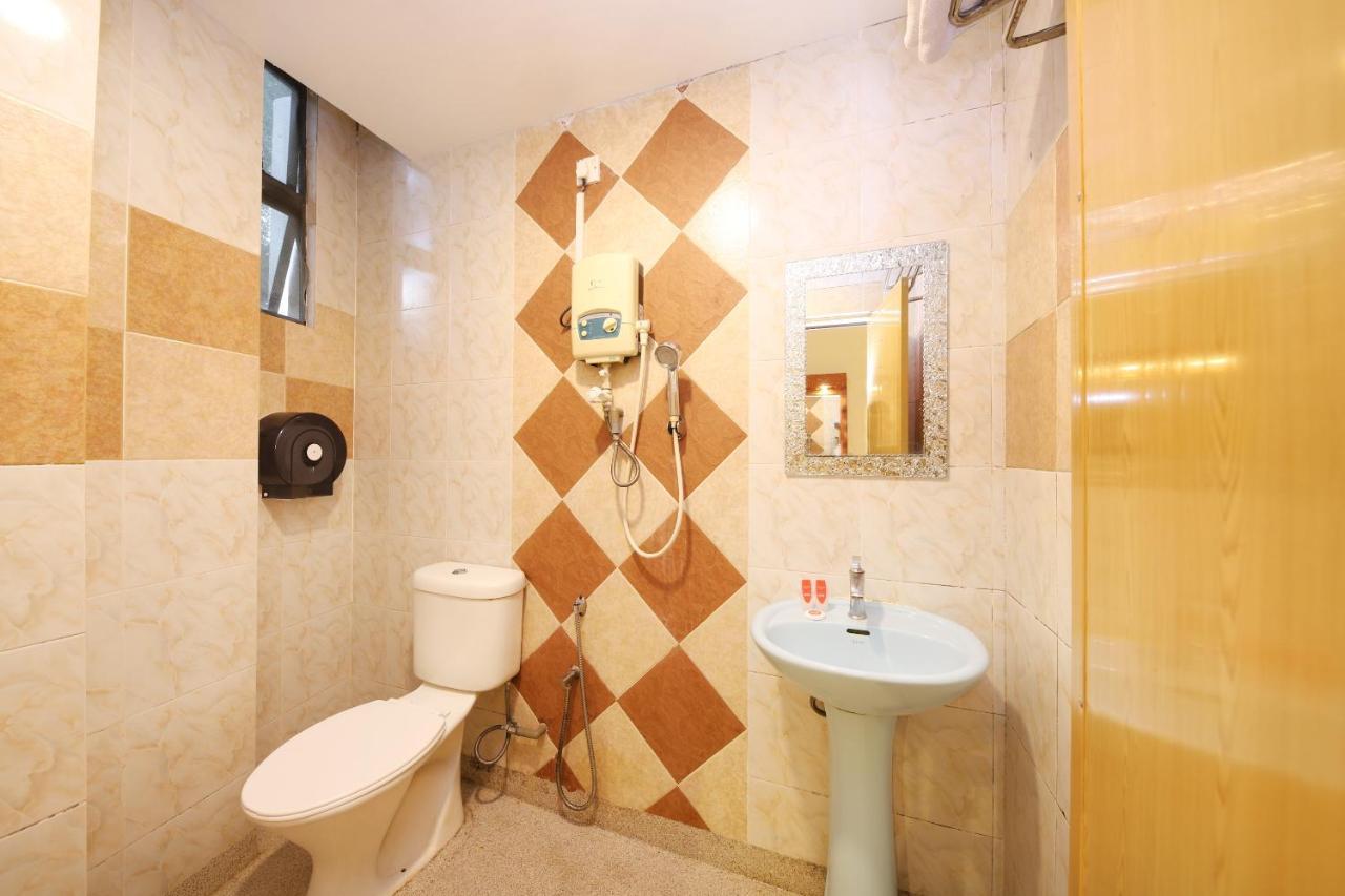 ג'והור בהרו Oyo 1230 Zen Zeng Budget Hotel מראה חיצוני תמונה